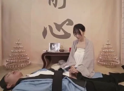 Cô nữ tu che chở vị đạo sĩ bị thương