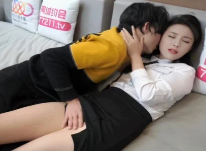 Thư ký của sếp bí mật chịch với sếp vì tiền