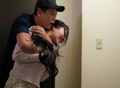 Nữ ca sĩ bị fan xấu xa bức ép quan hệ vì sức hút khó cưỡng